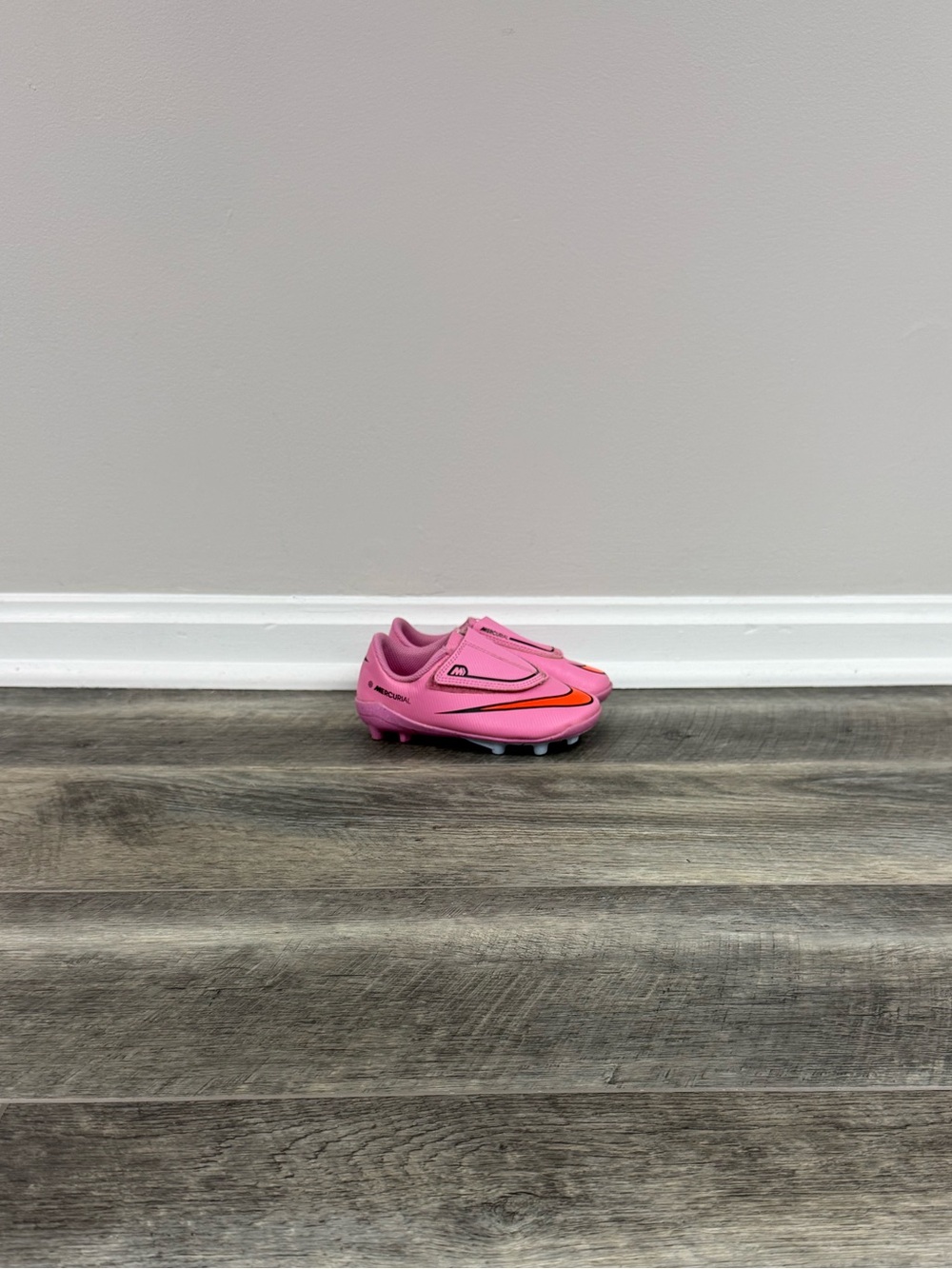 Nike Girls Pink Soccer Cleats